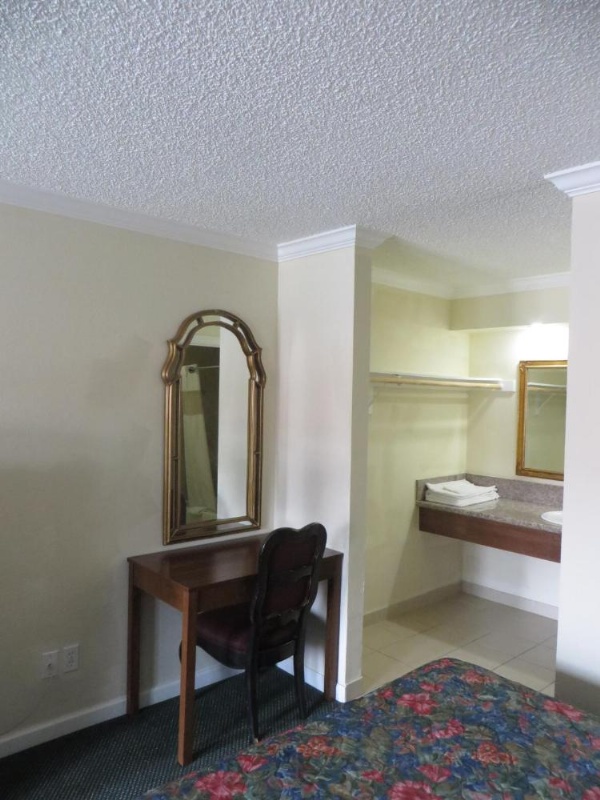 National Inn Garden Grove image 7